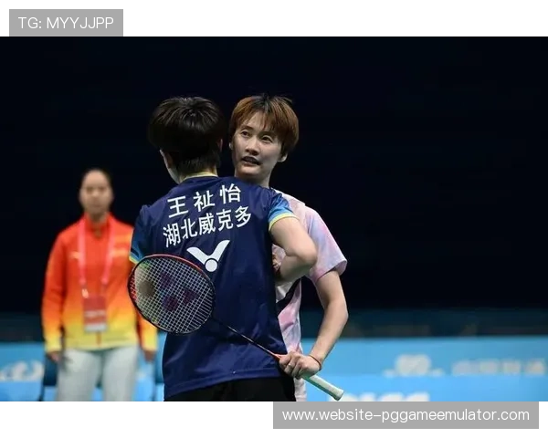 轮椅上的陈雨菲:一夜冰敷后的银牌与永不认输的眼神 轮椅上的陈雨菲:一夜冰敷后的银牌与永不认输的眼神